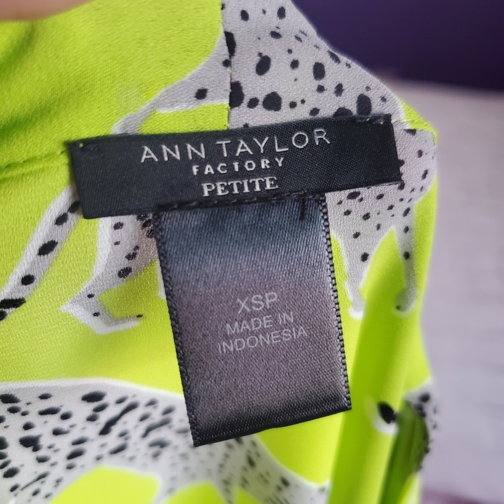 Ann Taylor Wrap Long Sleeves Blouse Cheetah Lime Green Hi-lo Pullover Size XS - Picture 7 of 11